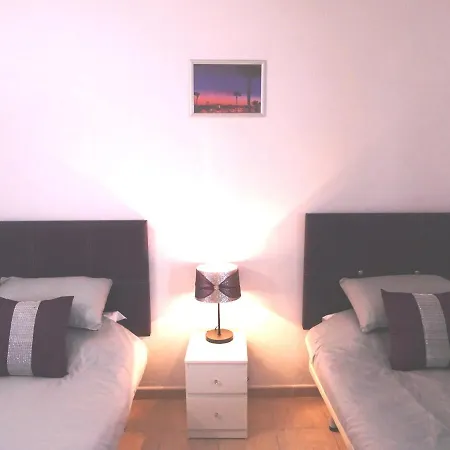 - 5 - Palmeras 3 * Puerto del Carmen (Lanzarote)